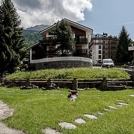 Luxury Apartment- Stunning Mountain View Apartment Courmayeur