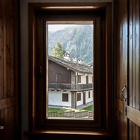 Luxury Apartment- Stunning Mountain View Apartment Courmayeur
